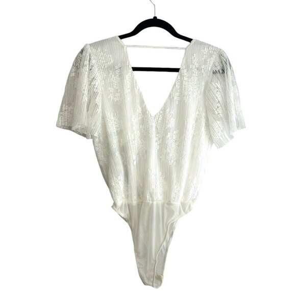ASTR the LABEL Ivory Textured Short Sleeve Wrap V-Neck Thong Bodysuit Small - Picture 1 of 13